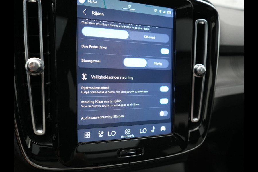 Volvo XC40 Recharge Ultimate 70 kWh 232pk Dealer O.H | Panodak | Adaptive Cruise | Harman / Kardon | 360 Camera | Alcantara Sportstoelen Memory & Verwarmd | Apple Carplay | Keyless | Stuurverwarming | BLIS | Google Assistant & Maps | Virtual | Navigatie | DAB | 20"L.M | Plug In Hybrid |