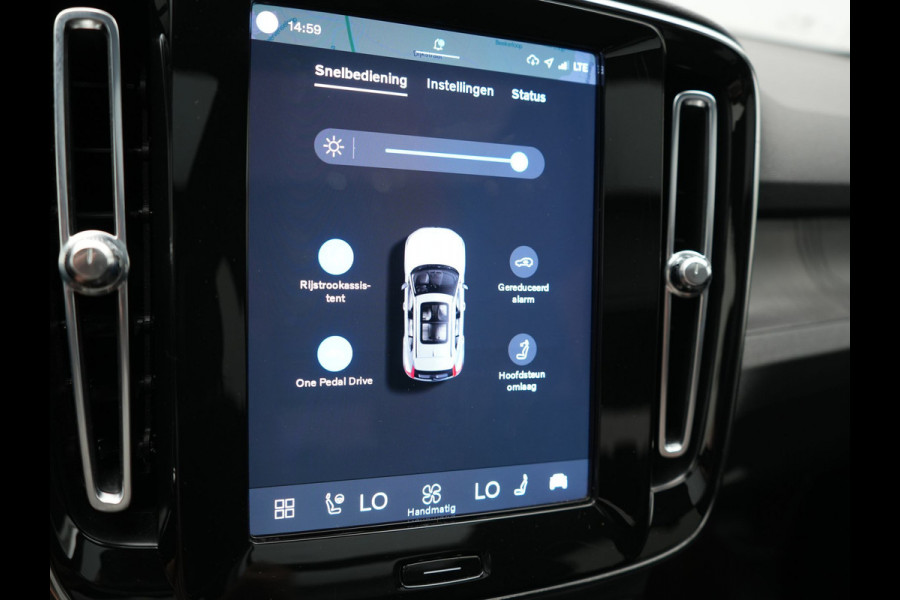Volvo XC40 Recharge Ultimate 70 kWh 232pk Dealer O.H | Panodak | Adaptive Cruise | Harman / Kardon | 360 Camera | Alcantara Sportstoelen Memory & Verwarmd | Apple Carplay | Keyless | Stuurverwarming | BLIS | Google Assistant & Maps | Virtual | Navigatie | DAB | 20"L.M | Plug In Hybrid |