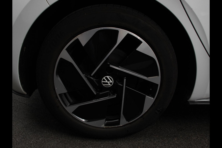 Volkswagen ID.3 First 58 kWh SOH 86% Navigatie Apple Carplay/Android Auto Adaptive Cruise Control Parkeersensoren Stoel- en stuurverwarming Lichtmetalen velgen Climate Control