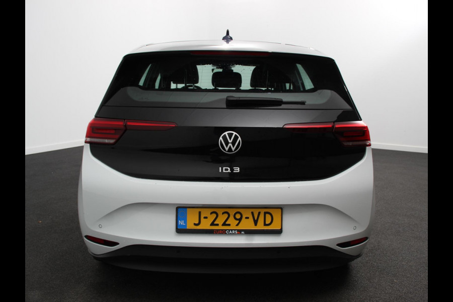 Volkswagen ID.3 First 58 kWh SOH 86% Navigatie Apple Carplay/Android Auto Adaptive Cruise Control Parkeersensoren Stoel- en stuurverwarming Lichtmetalen velgen Climate Control
