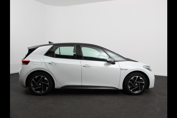Volkswagen ID.3 First 58 kWh SOH 86% Navigatie Apple Carplay/Android Auto Adaptive Cruise Control Parkeersensoren Stoel- en stuurverwarming Lichtmetalen velgen Climate Control