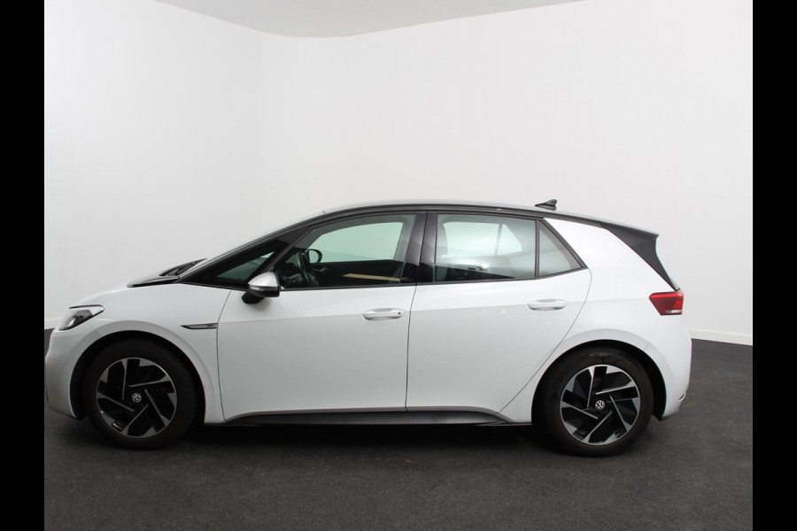 Volkswagen ID.3 First 58 kWh SOH 86% Navigatie Apple Carplay/Android Auto Adaptive Cruise Control Parkeersensoren Stoel- en stuurverwarming Lichtmetalen velgen Climate Control