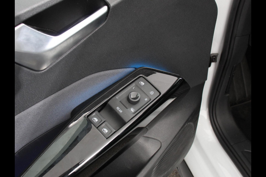 Volkswagen ID.3 First 58 kWh SOH 86% Navigatie Apple Carplay/Android Auto Adaptive Cruise Control Parkeersensoren Stoel- en stuurverwarming Lichtmetalen velgen Climate Control