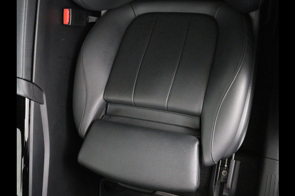 Mercedes-Benz A-Klasse 200 Business Solution Luxury | Trekhaak | Panoramadak | Leder | Memory | Sfeerverlichting | Full LED | Stoelverwarming | Camera | Park assist | Cruise control |