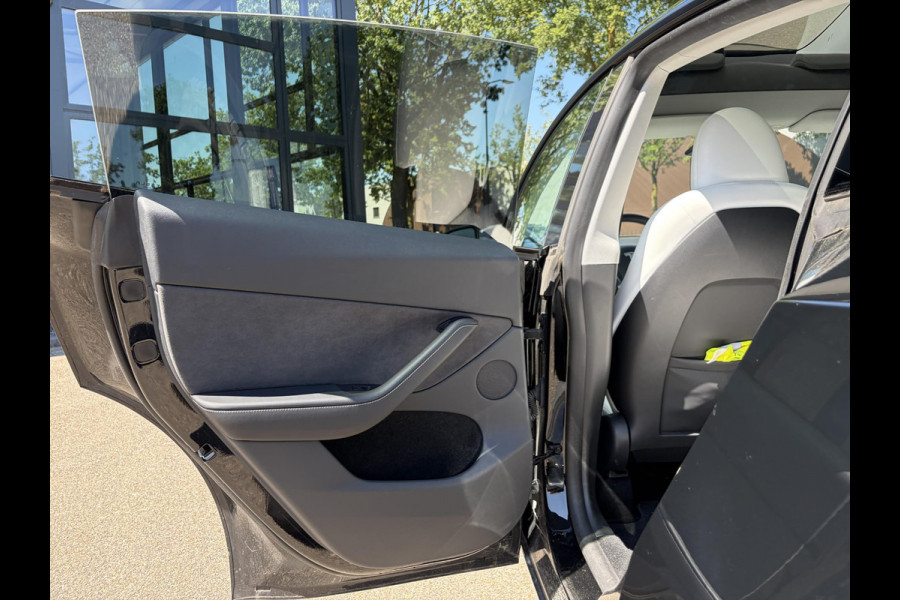 Tesla Model Y Long Range AWD 75 kWh SOH 98% | 20 INCH | TESLA FABRIEKSGARANTIE T/M 03-2028 OF 80.000 KM | TESLA FABRIEKSGARANTIE HOOGVOLTACCU & AANDRIJFLIJN T/M 03-2032 OF 192.000 KM |