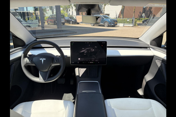 Tesla Model Y Long Range AWD 75 kWh SOH 98% | 20 INCH | TESLA FABRIEKSGARANTIE T/M 03-2028 OF 80.000 KM | TESLA FABRIEKSGARANTIE HOOGVOLTACCU & AANDRIJFLIJN T/M 03-2032 OF 192.000 KM |