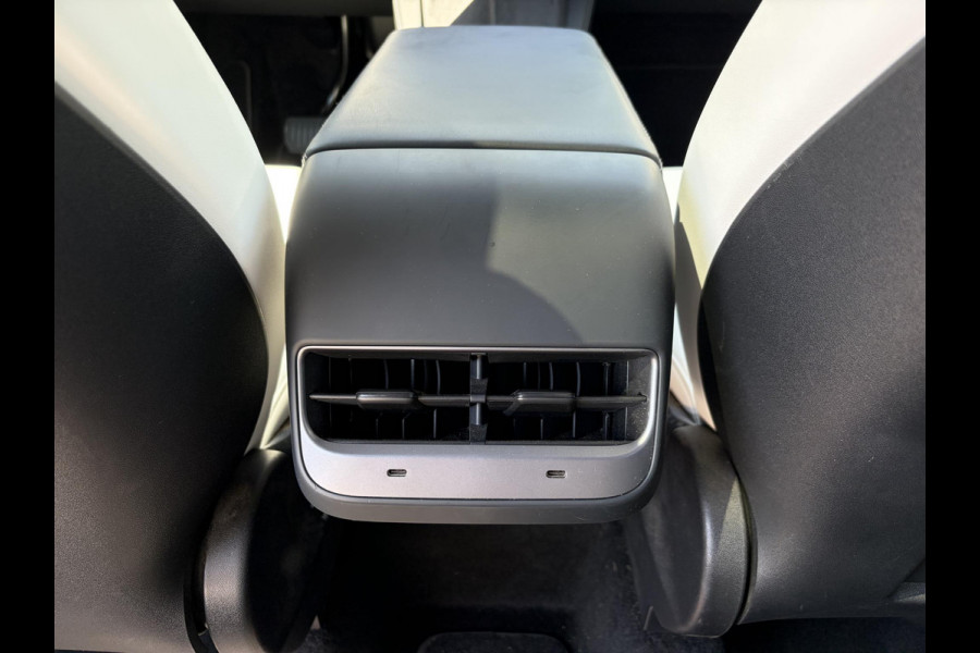 Tesla Model Y Long Range AWD 75 kWh SOH 98% | 20 INCH | TESLA FABRIEKSGARANTIE T/M 03-2028 OF 80.000 KM | TESLA FABRIEKSGARANTIE HOOGVOLTACCU & AANDRIJFLIJN T/M 03-2032 OF 192.000 KM |