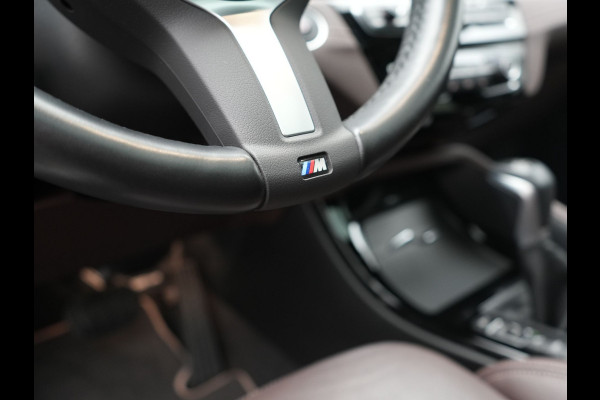 BMW X1 xDrive25e xLine PHEV 221pk Dealer O.H | Panodak | Adaptive Cruise | Camera | Head Up | Lederen Sportstoelen Memory & Verwarmd | Hifi Audio | Lane Assist | Sfeerverlichting | Navigatie | DAB | 18"L.M | Plug In Hybrid |