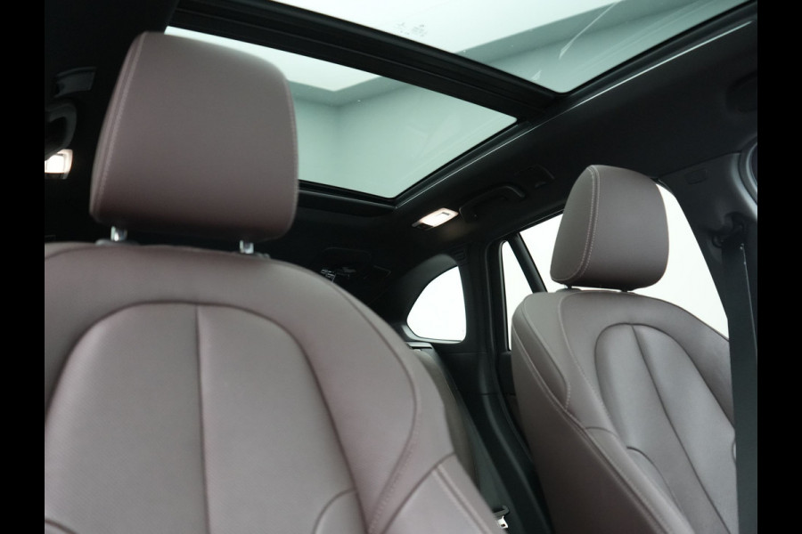 BMW X1 xDrive25e xLine PHEV 221pk Dealer O.H | Panodak | Adaptive Cruise | Camera | Head Up | Lederen Sportstoelen Memory & Verwarmd | Hifi Audio | Lane Assist | Sfeerverlichting | Navigatie | DAB | 18"L.M | Plug In Hybrid |
