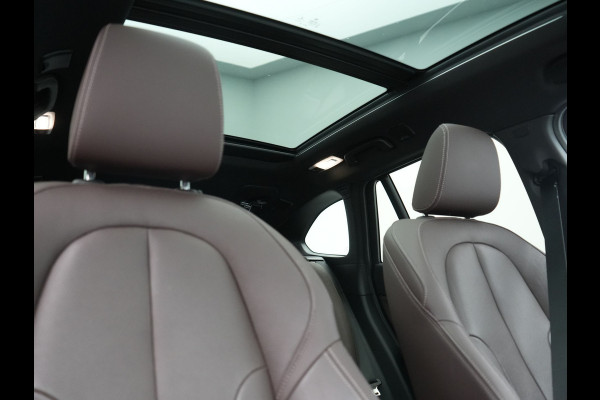 BMW X1 xDrive25e xLine PHEV 221pk Dealer O.H | Panodak | Adaptive Cruise | Camera | Head Up | Lederen Sportstoelen Memory & Verwarmd | Hifi Audio | Lane Assist | Sfeerverlichting | Navigatie | DAB | 18"L.M | Plug In Hybrid |