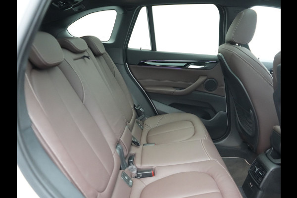 BMW X1 xDrive25e xLine PHEV 221pk Dealer O.H | Panodak | Adaptive Cruise | Camera | Head Up | Lederen Sportstoelen Memory & Verwarmd | Hifi Audio | Lane Assist | Sfeerverlichting | Navigatie | DAB | 18"L.M | Plug In Hybrid |