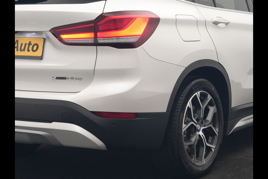 BMW X1 xDrive25e xLine PHEV 221pk Dealer O.H | Panodak | Adaptive Cruise | Camera | Head Up | Lederen Sportstoelen Memory & Verwarmd | Hifi Audio | Lane Assist | Sfeerverlichting | Navigatie | DAB | 18"L.M | Plug In Hybrid |