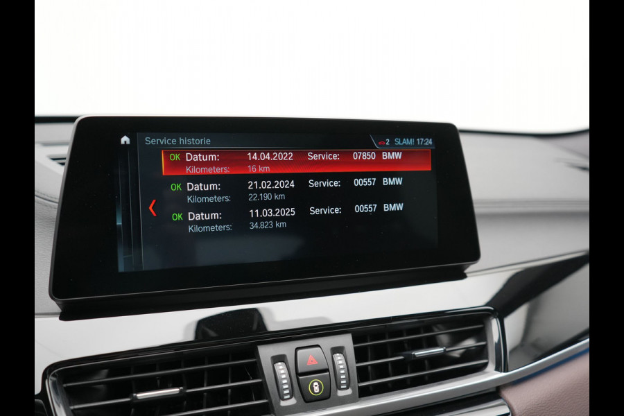 BMW X1 xDrive25e xLine PHEV 221pk Dealer O.H | Panodak | Adaptive Cruise | Camera | Head Up | Lederen Sportstoelen Memory & Verwarmd | Hifi Audio | Lane Assist | Sfeerverlichting | Navigatie | DAB | 18"L.M | Plug In Hybrid |