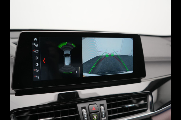 BMW X1 xDrive25e xLine PHEV 221pk Dealer O.H | Panodak | Adaptive Cruise | Camera | Head Up | Lederen Sportstoelen Memory & Verwarmd | Hifi Audio | Lane Assist | Sfeerverlichting | Navigatie | DAB | 18"L.M | Plug In Hybrid |