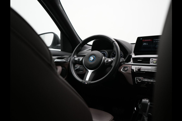 BMW X1 xDrive25e xLine PHEV 221pk Dealer O.H | Panodak | Adaptive Cruise | Camera | Head Up | Lederen Sportstoelen Memory & Verwarmd | Hifi Audio | Lane Assist | Sfeerverlichting | Navigatie | DAB | 18"L.M | Plug In Hybrid |