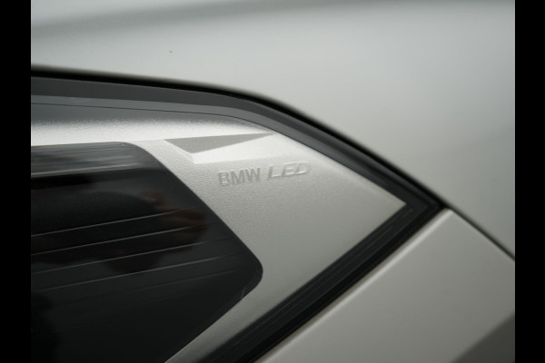 BMW X1 xDrive25e xLine PHEV 221pk Dealer O.H | Panodak | Adaptive Cruise | Camera | Head Up | Lederen Sportstoelen Memory & Verwarmd | Hifi Audio | Lane Assist | Sfeerverlichting | Navigatie | DAB | 18"L.M | Plug In Hybrid |