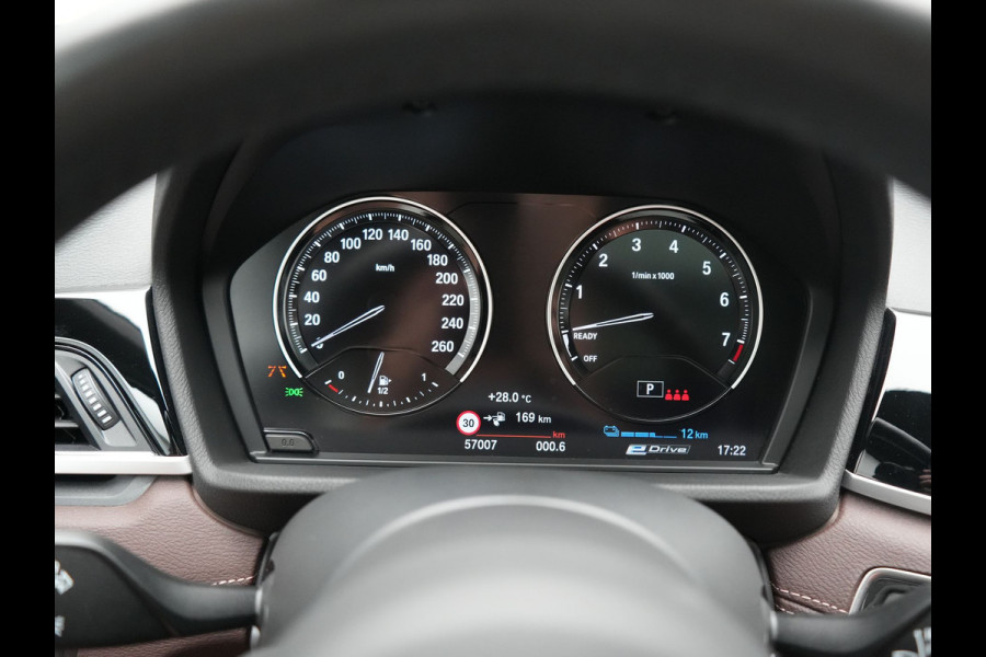 BMW X1 xDrive25e xLine PHEV 221pk Dealer O.H | Panodak | Adaptive Cruise | Camera | Head Up | Lederen Sportstoelen Memory & Verwarmd | Hifi Audio | Lane Assist | Sfeerverlichting | Navigatie | DAB | 18"L.M | Plug In Hybrid |