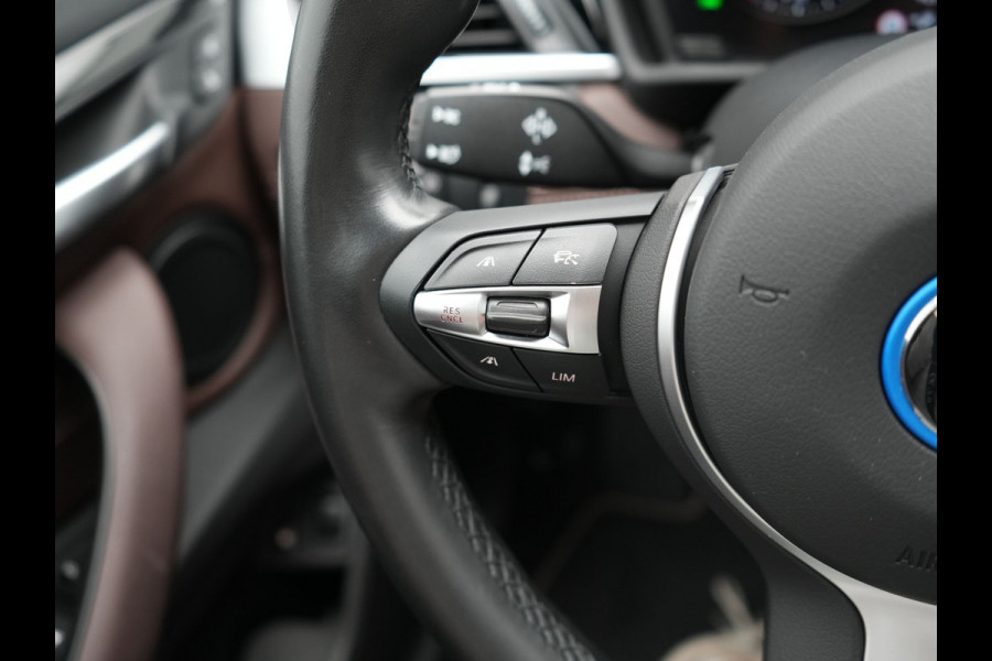 BMW X1 xDrive25e xLine PHEV 221pk Dealer O.H | Panodak | Adaptive Cruise | Camera | Head Up | Lederen Sportstoelen Memory & Verwarmd | Hifi Audio | Lane Assist | Sfeerverlichting | Navigatie | DAB | 18"L.M | Plug In Hybrid |
