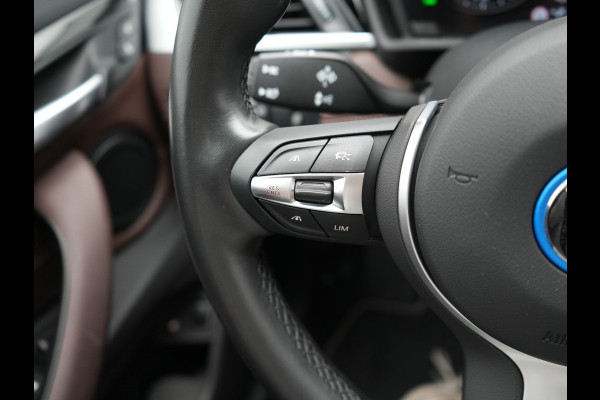 BMW X1 xDrive25e xLine PHEV 221pk Dealer O.H | Panodak | Adaptive Cruise | Camera | Head Up | Lederen Sportstoelen Memory & Verwarmd | Hifi Audio | Lane Assist | Sfeerverlichting | Navigatie | DAB | 18"L.M | Plug In Hybrid |