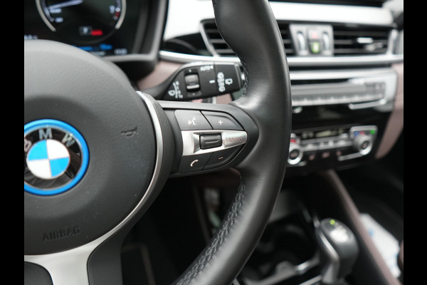 BMW X1 xDrive25e xLine PHEV 221pk Dealer O.H | Panodak | Adaptive Cruise | Camera | Head Up | Lederen Sportstoelen Memory & Verwarmd | Hifi Audio | Lane Assist | Sfeerverlichting | Navigatie | DAB | 18"L.M | Plug In Hybrid |