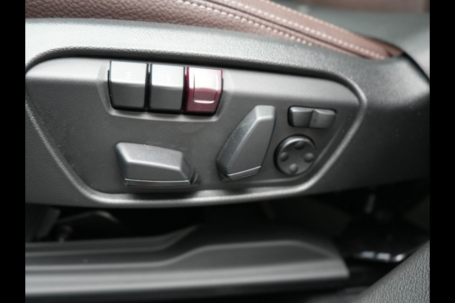 BMW X1 xDrive25e xLine PHEV 221pk Dealer O.H | Panodak | Adaptive Cruise | Camera | Head Up | Lederen Sportstoelen Memory & Verwarmd | Hifi Audio | Lane Assist | Sfeerverlichting | Navigatie | DAB | 18"L.M | Plug In Hybrid |