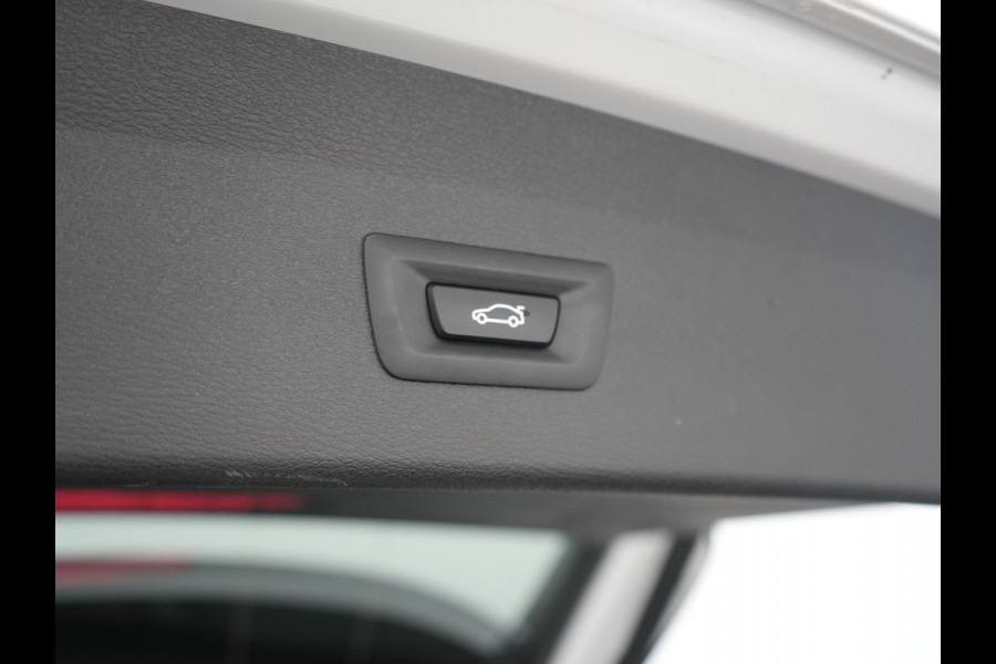 BMW X1 xDrive25e xLine PHEV 221pk Dealer O.H | Panodak | Adaptive Cruise | Camera | Head Up | Lederen Sportstoelen Memory & Verwarmd | Hifi Audio | Lane Assist | Sfeerverlichting | Navigatie | DAB | 18"L.M | Plug In Hybrid |
