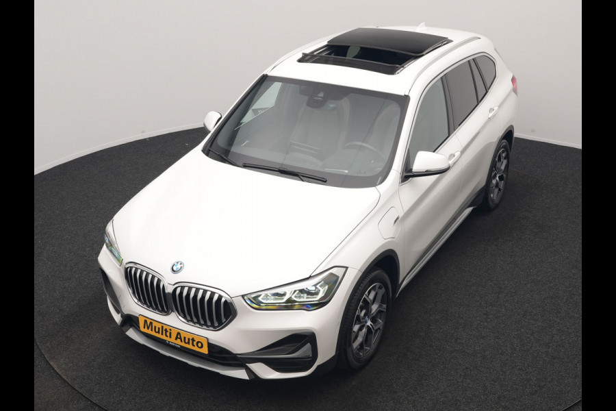 BMW X1 xDrive25e xLine PHEV 221pk Dealer O.H | Panodak | Adaptive Cruise | Camera | Head Up | Lederen Sportstoelen Memory & Verwarmd | Hifi Audio | Lane Assist | Sfeerverlichting | Navigatie | DAB | 18"L.M | Plug In Hybrid |