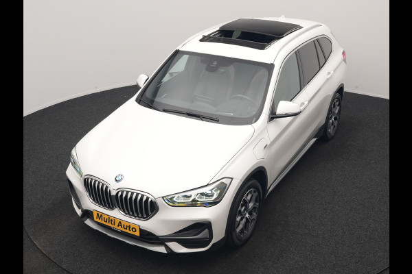 BMW X1 xDrive25e xLine PHEV 221pk Dealer O.H | Panodak | Adaptive Cruise | Camera | Head Up | Lederen Sportstoelen Memory & Verwarmd | Hifi Audio | Lane Assist | Sfeerverlichting | Navigatie | DAB | 18"L.M | Plug In Hybrid |