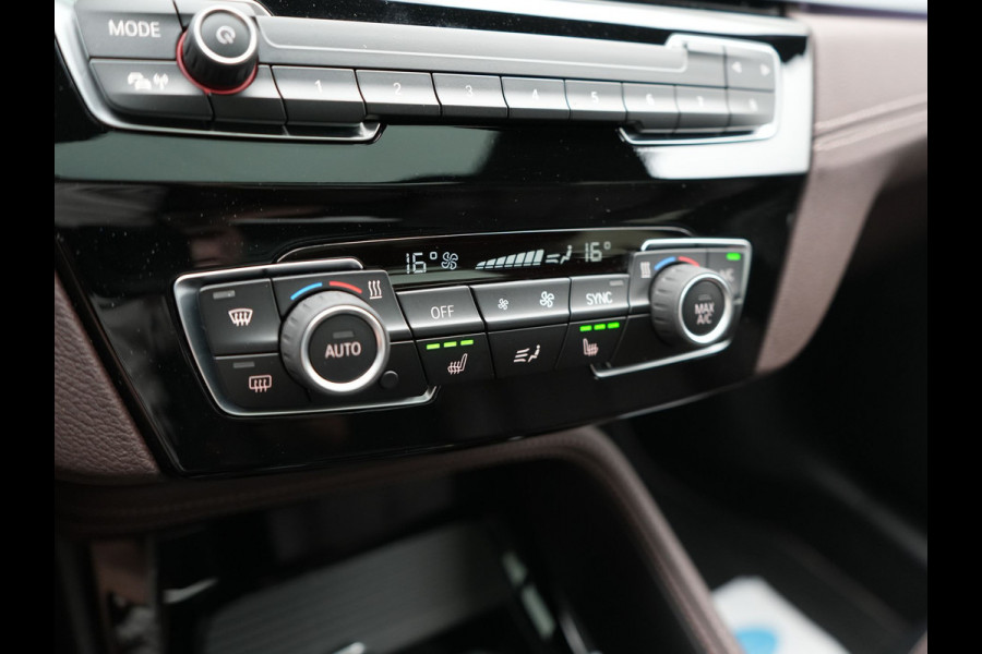 BMW X1 xDrive25e xLine PHEV 221pk Dealer O.H | Panodak | Adaptive Cruise | Camera | Head Up | Lederen Sportstoelen Memory & Verwarmd | Hifi Audio | Lane Assist | Sfeerverlichting | Navigatie | DAB | 18"L.M | Plug In Hybrid |