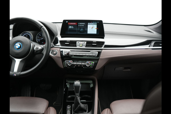 BMW X1 xDrive25e xLine PHEV 221pk Dealer O.H | Panodak | Adaptive Cruise | Camera | Head Up | Lederen Sportstoelen Memory & Verwarmd | Hifi Audio | Lane Assist | Sfeerverlichting | Navigatie | DAB | 18"L.M | Plug In Hybrid |
