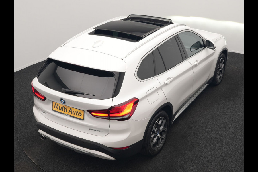 BMW X1 xDrive25e xLine PHEV 221pk Dealer O.H | Panodak | Adaptive Cruise | Camera | Head Up | Lederen Sportstoelen Memory & Verwarmd | Hifi Audio | Lane Assist | Sfeerverlichting | Navigatie | DAB | 18"L.M | Plug In Hybrid |