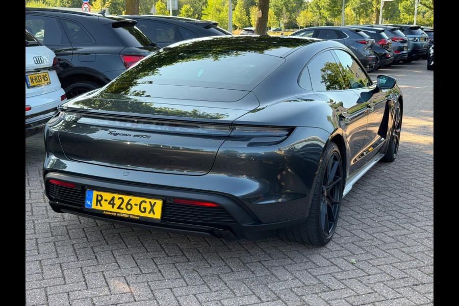 Porsche Taycan GTS 93 kWh / SoH 91,6% / Panoramadak / 360Camera / Head-up / Passenger Display / Achterasbesturing / Keyless / Bose / 21'' / Luchtvering / Sportdesign+Chrono / Matrix LED / Carbon intr. / Innodrive