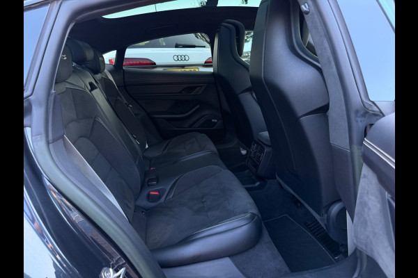 Porsche Taycan GTS 93 kWh / SoH 91,6% / Panoramadak / 360Camera / Head-up / Passenger Display / Achterasbesturing / Keyless / Bose / 21'' / Luchtvering / Sportdesign+Chrono / Matrix LED / Carbon intr. / Innodrive