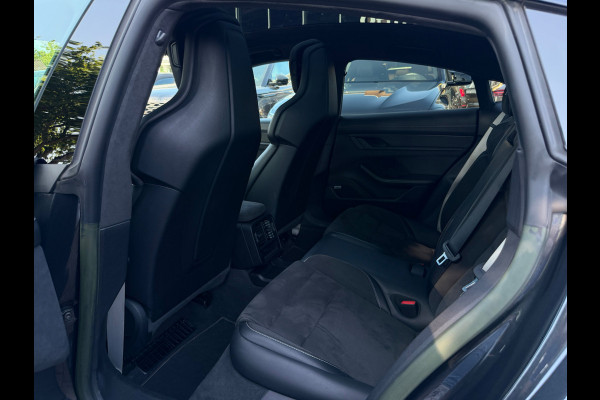 Porsche Taycan GTS 93 kWh / SoH 91,6% / Panoramadak / 360Camera / Head-up / Passenger Display / Achterasbesturing / Keyless / Bose / 21'' / Luchtvering / Sportdesign+Chrono / Matrix LED / Carbon intr. / Innodrive