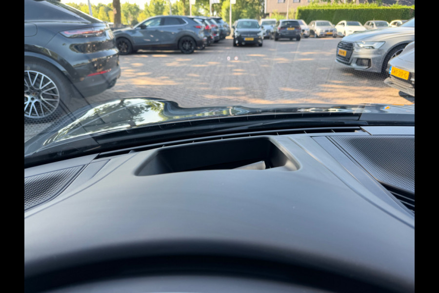 Porsche Taycan GTS 93 kWh / SoH 91,6% / Panoramadak / 360Camera / Head-up / Passenger Display / Achterasbesturing / Keyless / Bose / 21'' / Luchtvering / Sportdesign+Chrono / Matrix LED / Carbon intr. / Innodrive