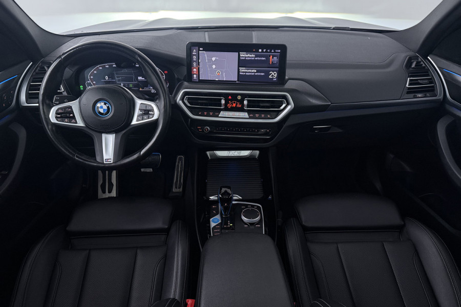 BMW iX3 Executive 80 kWh (PANORAMADAK, CAMERA, SFEERVERLICHTING, STOELVERWARMING, ELEKTR STOELEN, CRUISE ADAPTIEF)