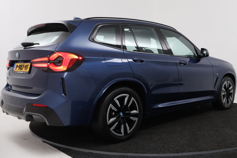 BMW iX3 Executive 80 kWh (PANORAMADAK, CAMERA, SFEERVERLICHTING, STOELVERWARMING, ELEKTR STOELEN, CRUISE ADAPTIEF)