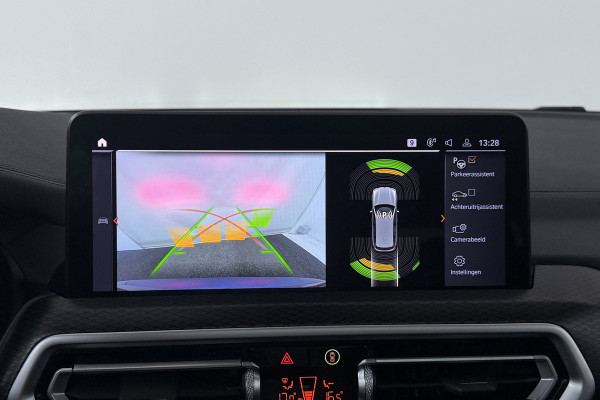 BMW iX3 Executive 80 kWh (PANORAMADAK, CAMERA, SFEERVERLICHTING, STOELVERWARMING, ELEKTR STOELEN, CRUISE ADAPTIEF)