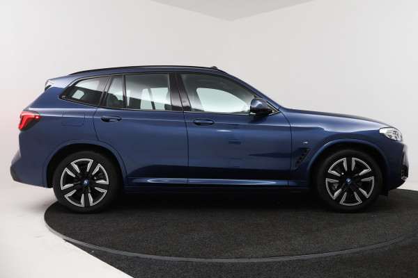 BMW iX3 Executive 80 kWh (PANORAMADAK, CAMERA, SFEERVERLICHTING, STOELVERWARMING, ELEKTR STOELEN, CRUISE ADAPTIEF)
