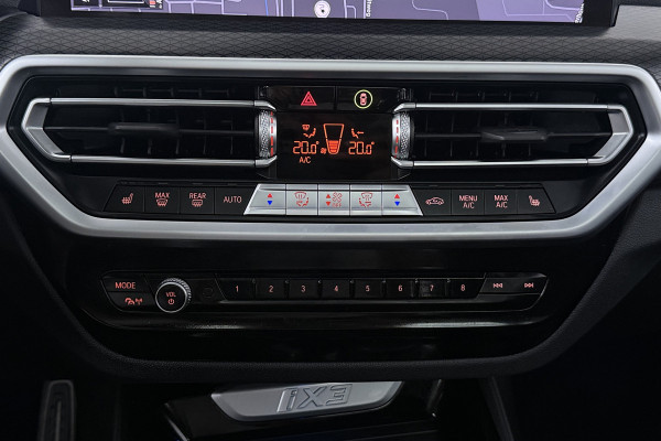BMW iX3 Executive 80 kWh (PANORAMADAK, CAMERA, SFEERVERLICHTING, STOELVERWARMING, ELEKTR STOELEN, CRUISE ADAPTIEF)