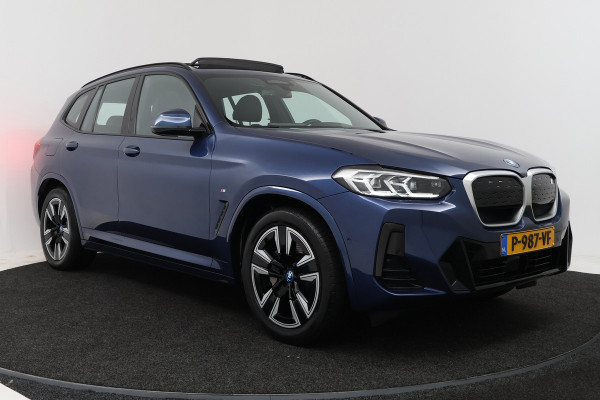 BMW iX3 Executive 80 kWh (PANORAMADAK, CAMERA, SFEERVERLICHTING, STOELVERWARMING, ELEKTR STOELEN, CRUISE ADAPTIEF)