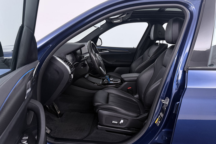 BMW iX3 Executive 80 kWh (PANORAMADAK, CAMERA, SFEERVERLICHTING, STOELVERWARMING, ELEKTR STOELEN, CRUISE ADAPTIEF)