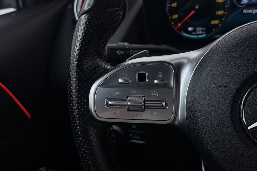Mercedes-Benz EQA 250 Business Solution AMG 67 kWh (SFEERVERLICHTING, STOELVERWARMING, CAMERA, CRUISE CONTROL, NAVIGATIE)