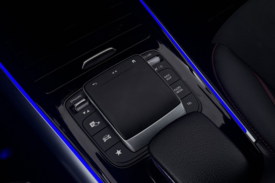 Mercedes-Benz EQA 250 Business Solution AMG 67 kWh (SFEERVERLICHTING, STOELVERWARMING, CAMERA, CRUISE CONTROL, NAVIGATIE)