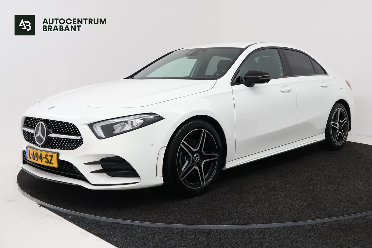 Mercedes-Benz A-Klasse 180 Business Solution AMG (STOELVERWARMING, SFEERVERLICHTING, CAMERA, NAVIGATIE, PARKEERSENSOREN)