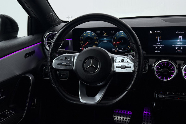 Mercedes-Benz A-Klasse 180 Business Solution AMG (STOELVERWARMING, SFEERVERLICHTING, CAMERA, NAVIGATIE, PARKEERSENSOREN)