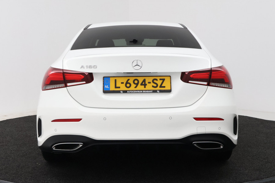 Mercedes-Benz A-Klasse 180 Business Solution AMG (STOELVERWARMING, SFEERVERLICHTING, CAMERA, NAVIGATIE, PARKEERSENSOREN)