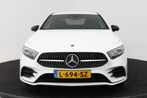 Mercedes-Benz A-Klasse 180 Business Solution AMG (STOELVERWARMING, SFEERVERLICHTING, CAMERA, NAVIGATIE, PARKEERSENSOREN)
