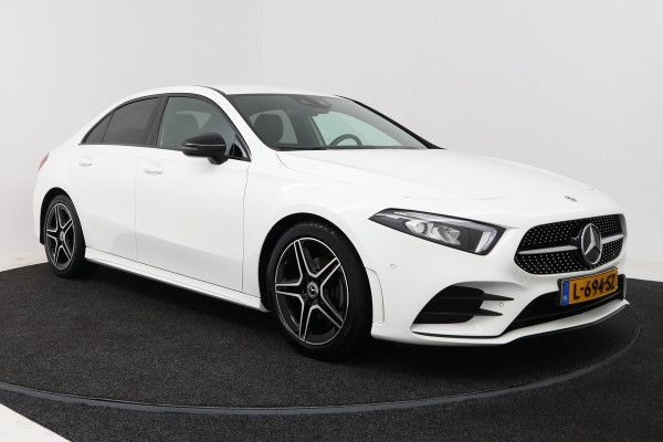 Mercedes-Benz A-Klasse 180 Business Solution AMG (STOELVERWARMING, SFEERVERLICHTING, CAMERA, NAVIGATIE, PARKEERSENSOREN)