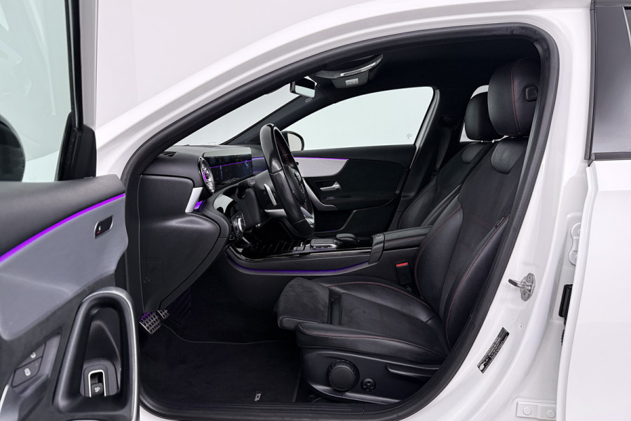 Mercedes-Benz A-Klasse 180 Business Solution AMG (STOELVERWARMING, SFEERVERLICHTING, CAMERA, NAVIGATIE, PARKEERSENSOREN)